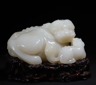 A piece of white jade carving in the Qing Dynasty Taishi Shaoshi