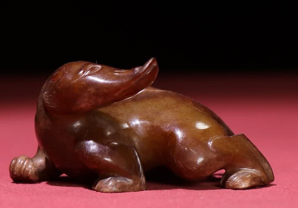 A piece of Han Dynasty jade platypus (1 of 9)