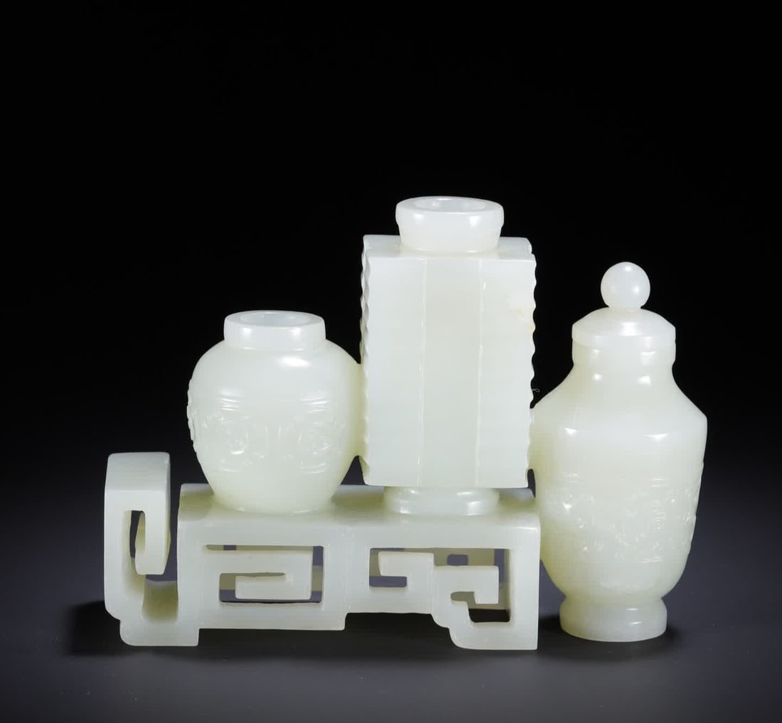 A Qing Dynasty Hetian jade ancient ornament (1 of 9)