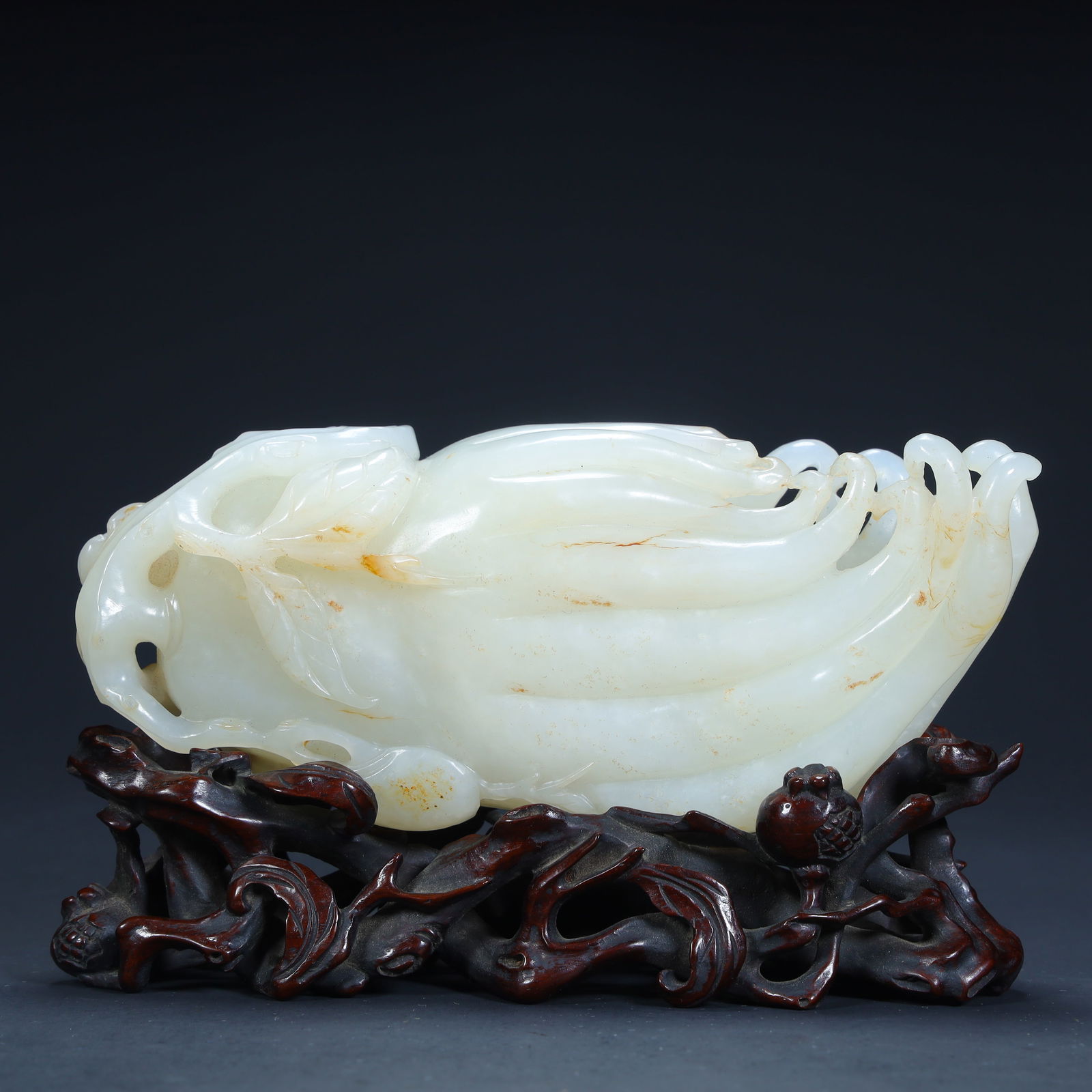 Qing Dynasty Hetian jade Buddha hand ornament: Qing Dynasty Hetian jade Buddha hand ornament Height 6cm, length 15cm, width 4.5cm, weight 532g (The Dimensions Of All Batches Are Manually Measured.If You Need More Detailed Information, Please Conta