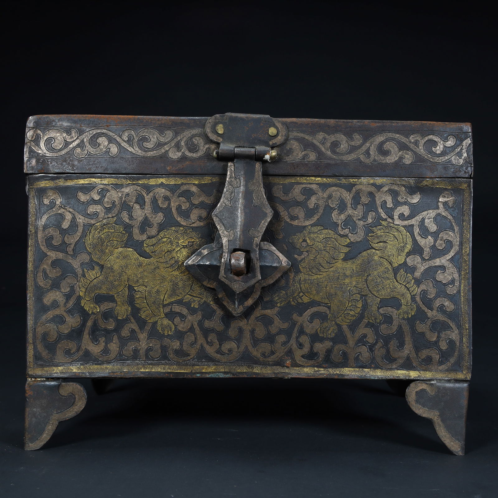 Qing Dynasty wrong gold, silver and copper square box (1 of 11)