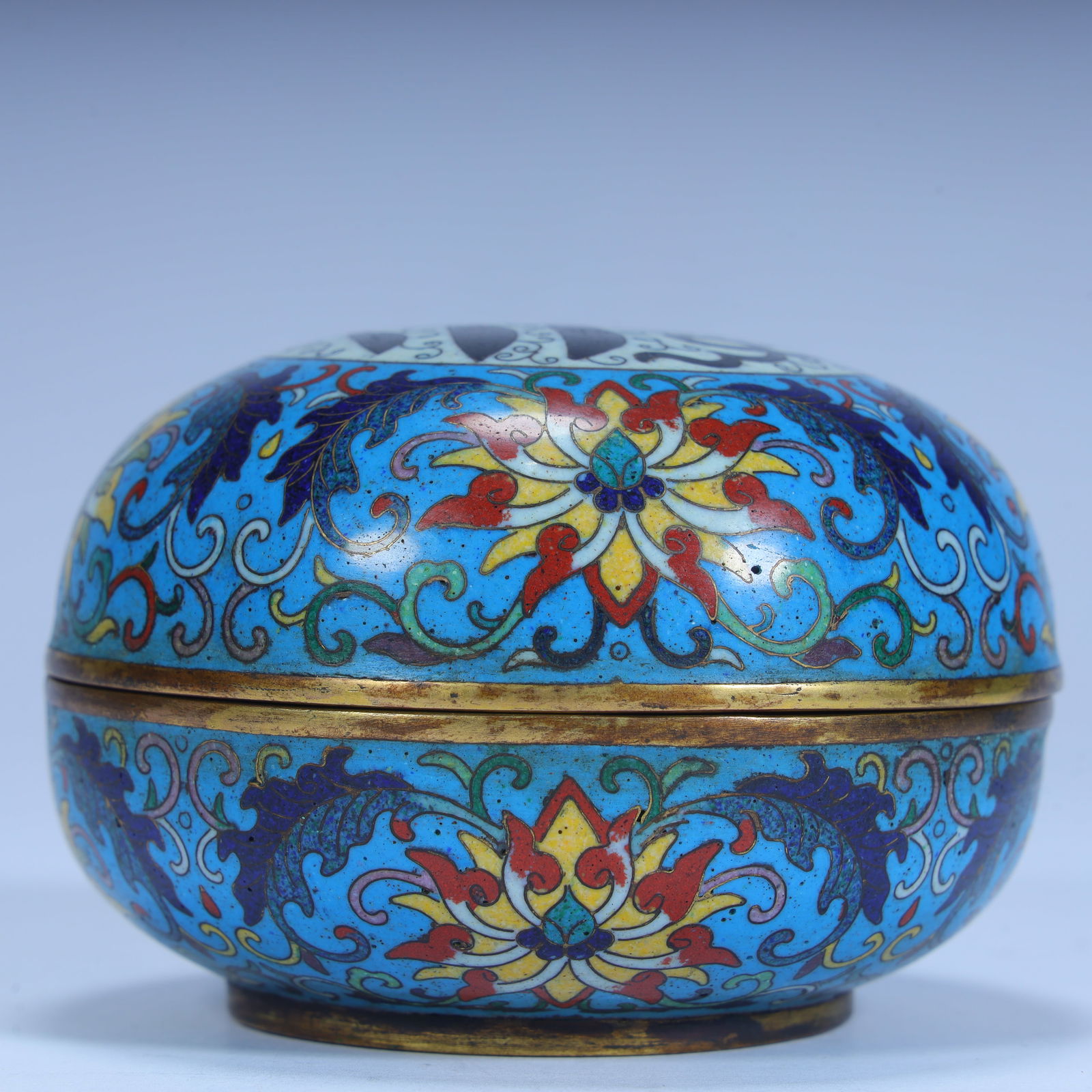 Qing Dynasty copper tire cloisonné enamel floral pattern lid box (1 of 9)