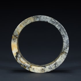 Jade bracelet from the Songze culture period