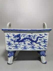 A Ming Dynasty blue and white Jiajing square incense burner