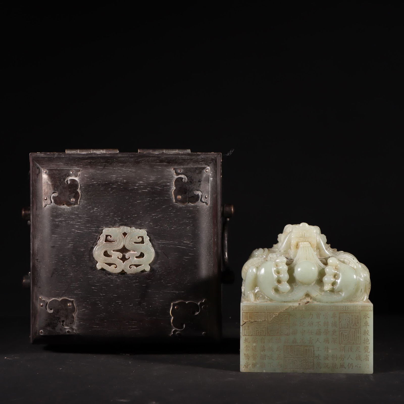 A Qing Dynasty Hetian jade poetry seal: Qing Dynasty Hetian jade poetry seal SIZE: Jade height 11cmx10cmx10cm Weight 2413g (The Dimensions Of All Batches Are Manually Measured.If You Need More Detailed Information, Please Contact Our Custom