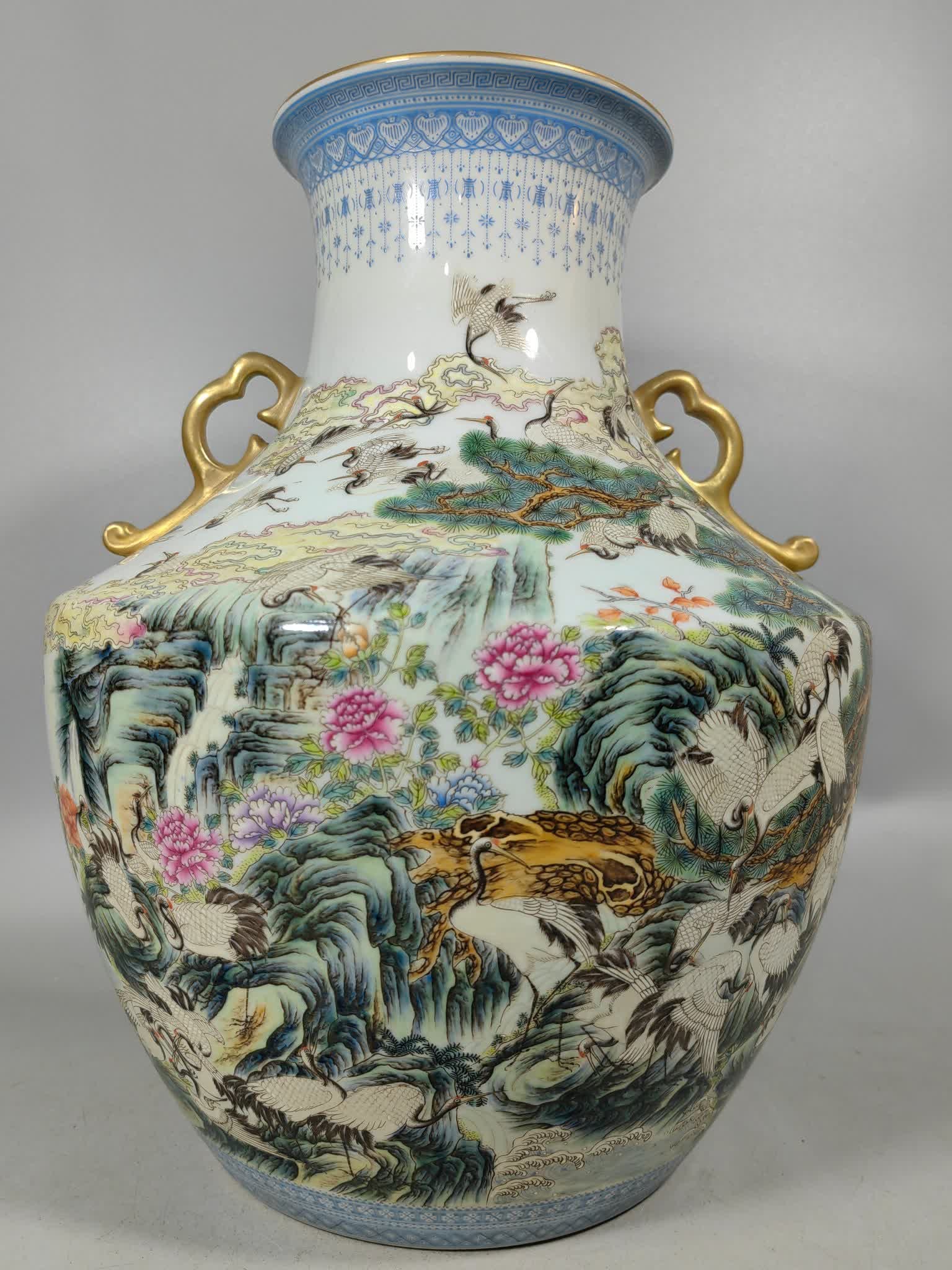 A large bottle of Qing Dynasty enamel color Heshou Tongchun: Qing Dynasty enamel color Heshou Tongchun large bottle SIZE: Height 32.5cm, Width 28cm (The Dimensions Of All Batches Are Manually Measured.If You Need More Detailed Information, Please Contact Our Cu