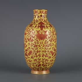A small plum bottle with a red gold entwined lotus pattern made in the Qianlong period of the Qing