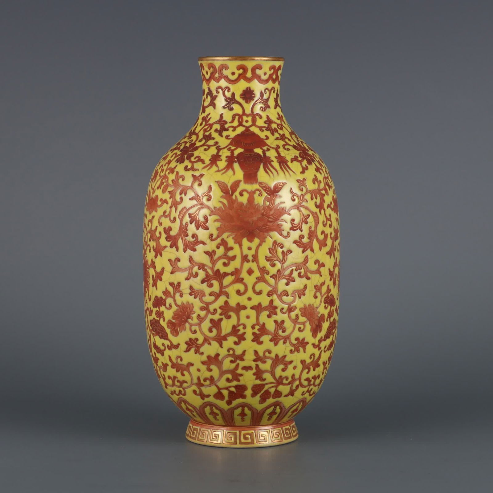 A small plum bottle with a red gold entwined lotus pattern made in the Qianlong period of the Qing (1 of 9)