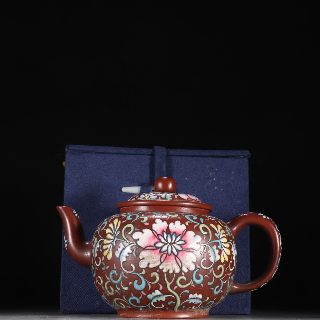A Qing Dynasty purple sand painting enamel entwined lotus pattern teapot: Qing Dynasty purple sand painting enamel entwined lotus pattern teapot SIZE: Height 11cm Width 16.5cm (The Dimensions Of All Batches Are Manually Measured.If You Need More Detailed Information, Please