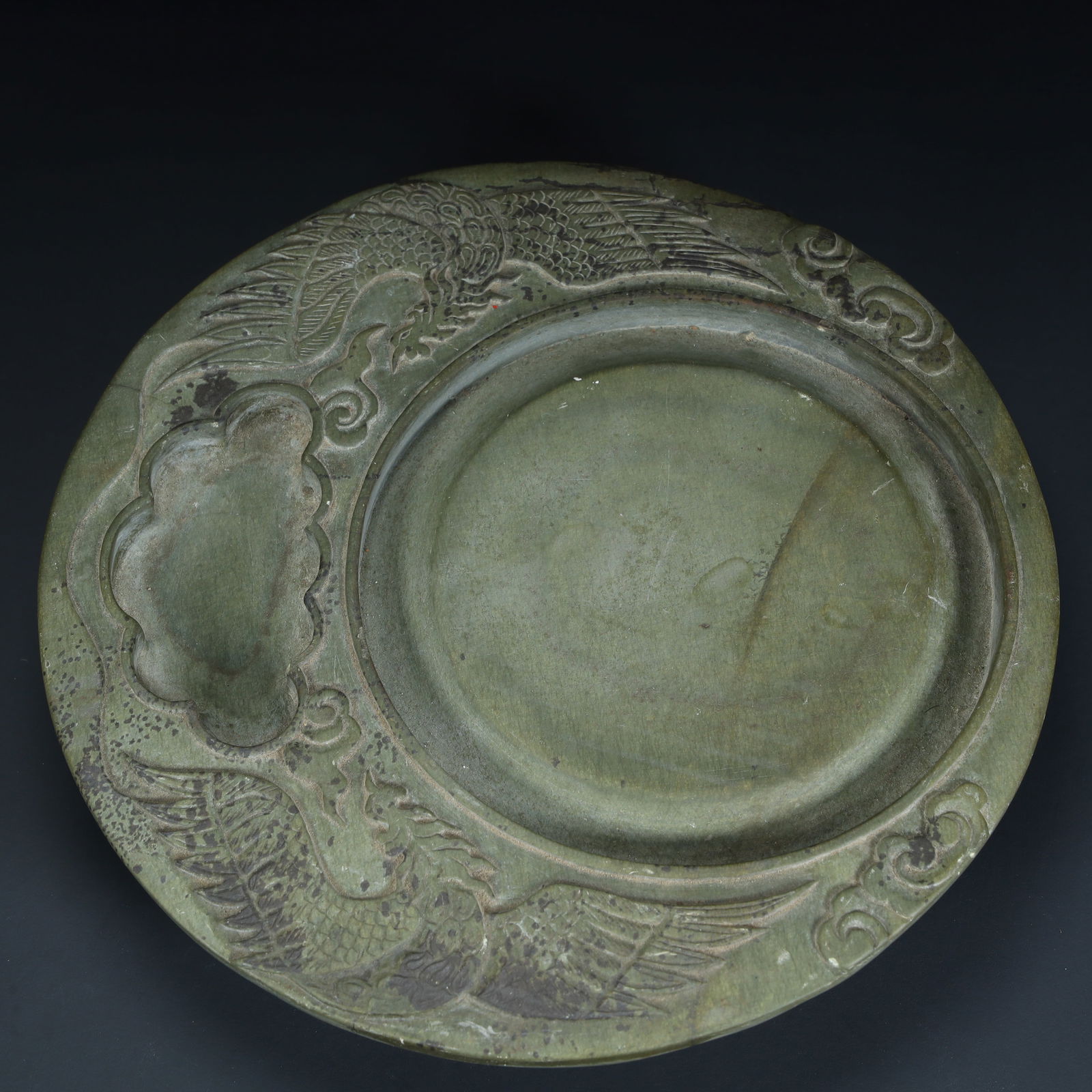 Qing Dynasty green end stone phoenix pattern inkstone (1 of 10)