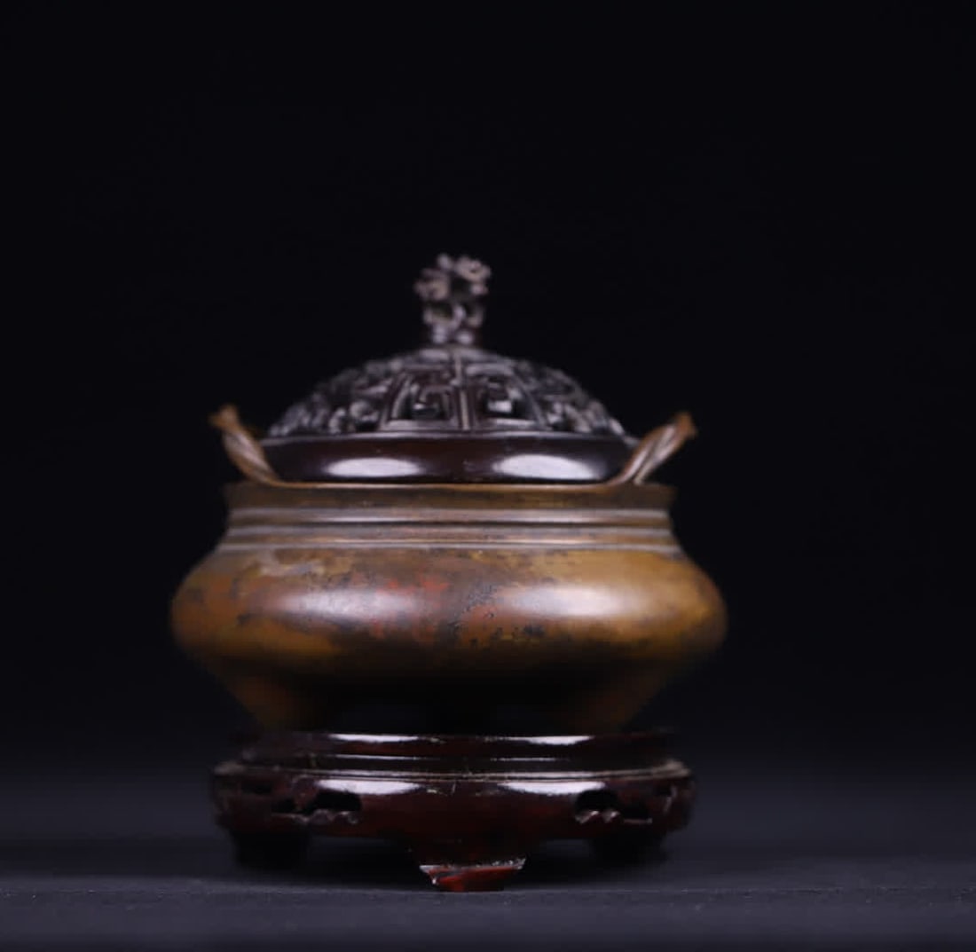 A Qing Dynasty copper rope ear three-legged incense burner (1 of 9)
