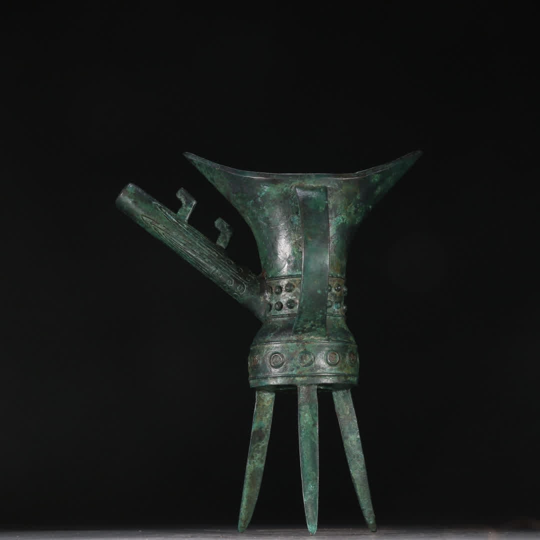 A Han Dynasty bronze three-legged cup (1 of 5)