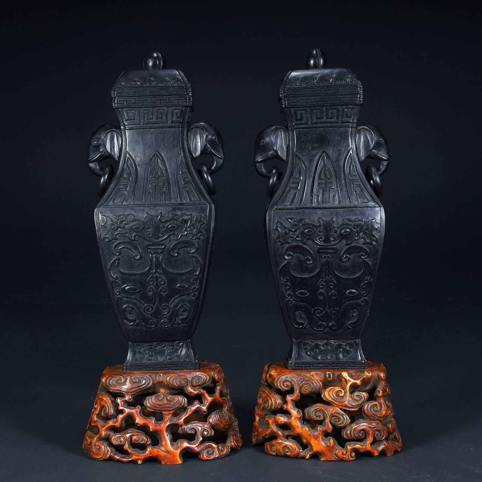 Qing Dynasty rosewood "elephant ear Kui dragon pattern" square bottle: Qing Dynasty rosewood "elephant ear Kui dragon pattern" square bottle Height 24.5cm, length 10.5cm, width 5cm, total weight 1345g (The Dimensions Of All Batches Are Manually Measured.If You Need More