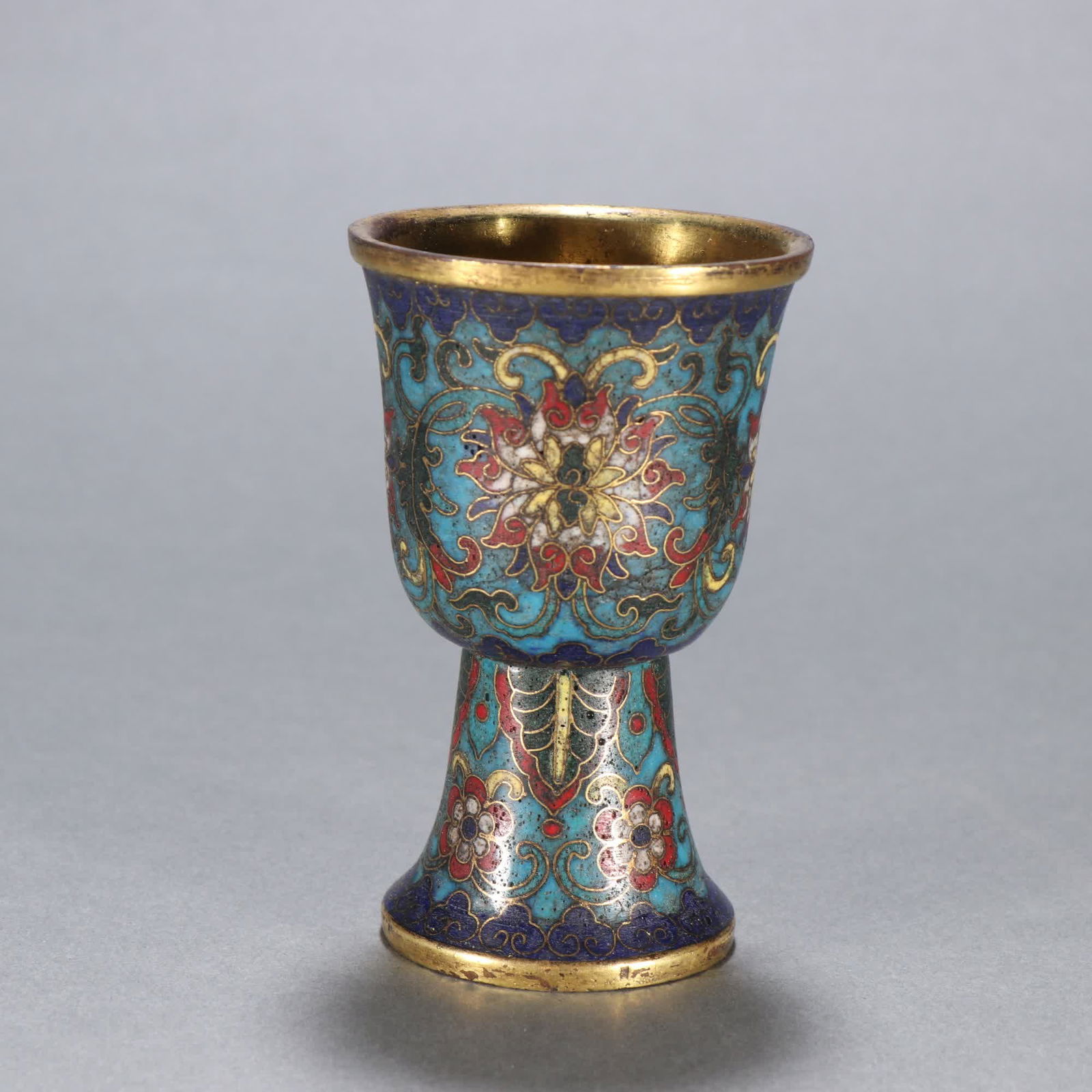 A Qing Dynasty copper gilt entwined lotus pattern wine glass: Qing Dynasty copper gilt entwined lotus pattern wine glass SIZE: Height 8.9cm Width 5.6cm Weight 177.9g (The Dimensions Of All Batches Are Manually Measured.If You Need More Detailed Information, Plea