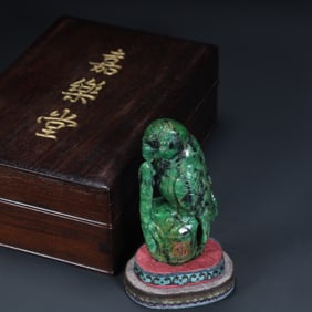 Qing Dynasty jade parrot ornament (with "Jialetang" wooden box)