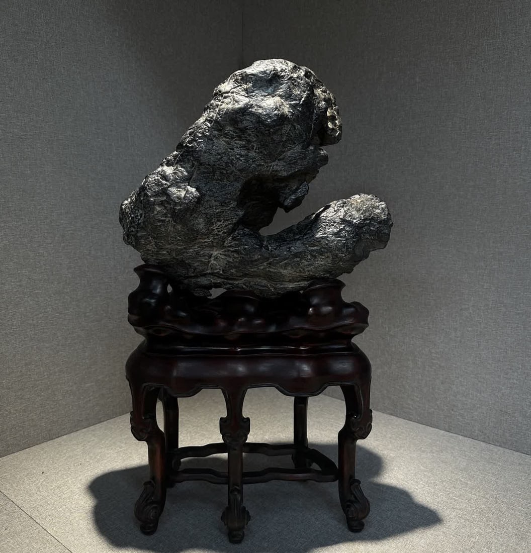 A Lingbi stone study ornament of the Qing Dynasty (1 of 6)