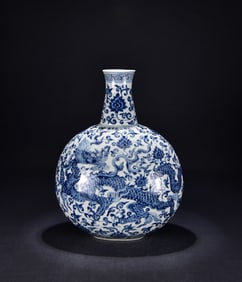 A Ming Xuande blue and white entwined dragon pattern flat bottle