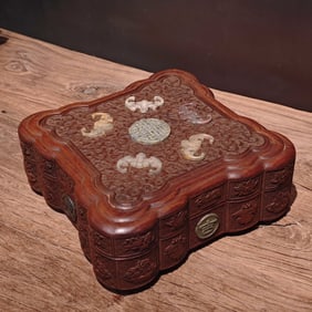A Huanghuali embedded Shoushan stone cover box