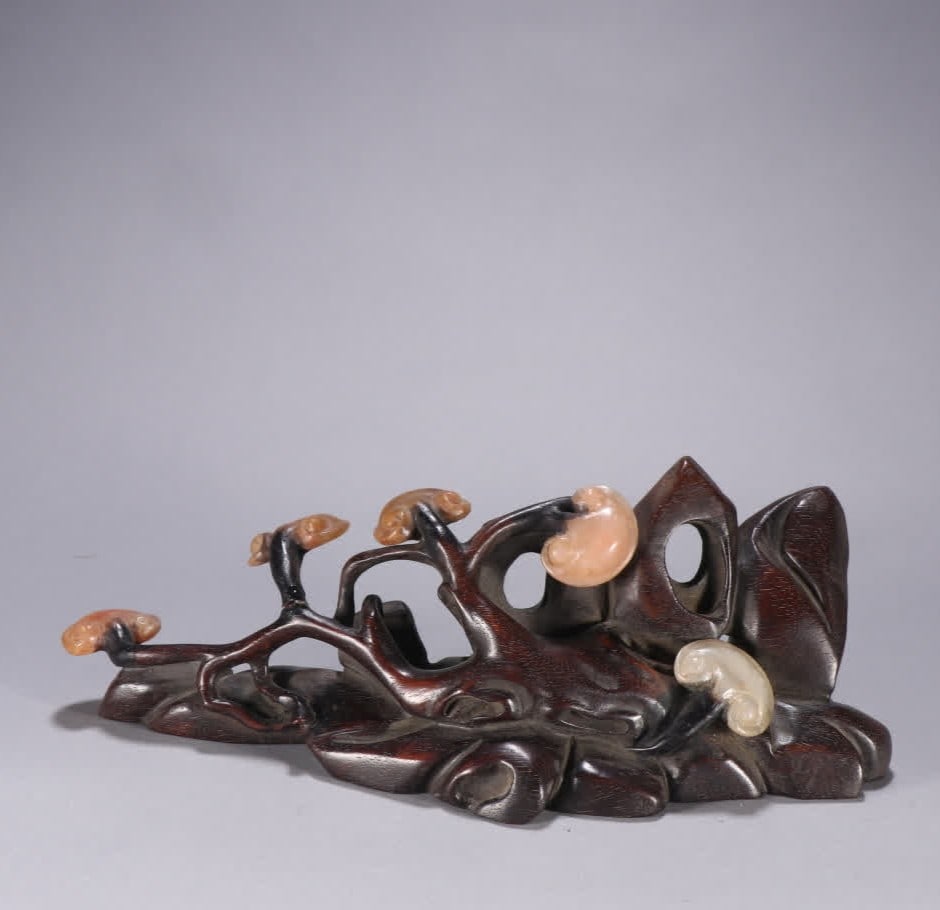 A rosewood inlaid Shoushan stone Ganoderma lucidum pen holder (1 of 9)