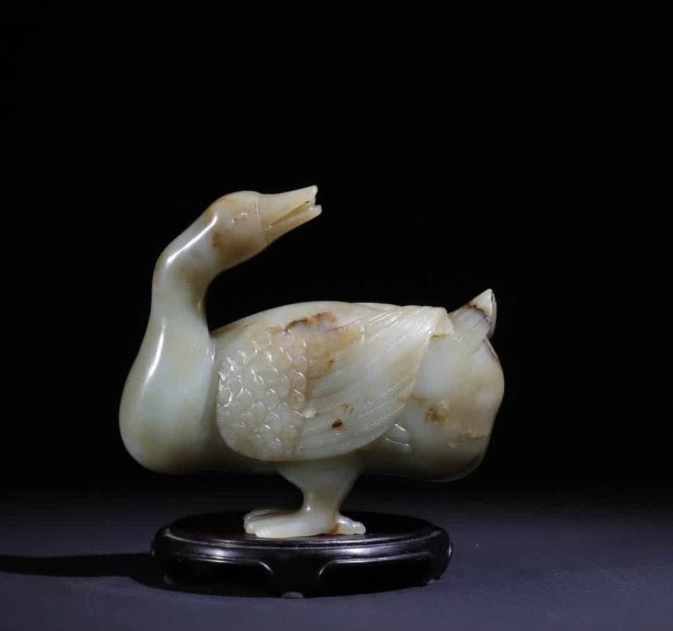 A Qing Dynasty Hetian jade goose ornament: Hetian jade goose ornaments, the ancients loved geese, not only because of the beauty of the goose, which is quite ornamental, but also because of the homophony of "goose", "I", and the goose top red
