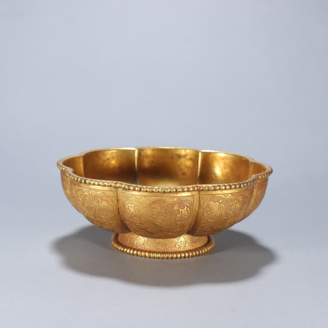 A copper-gilt engraved animal pattern petal pattern cup: Copper gilt engraving animal pattern petal pattern cup SIZE: Height 4.2cm Width 10.8cm Weight 270g (The Dimensions Of All Batches Are Manually Measured.If You Need More Detailed Information, Please Co