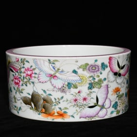 A piece of Qing Qianlong pastel flower butterfly pattern washed