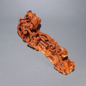 A boxwood Ganoderma lucidum ornament