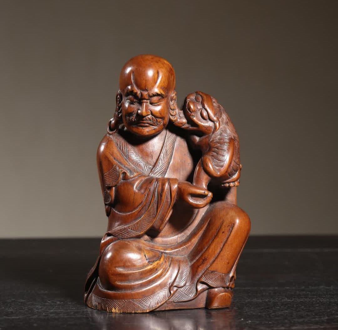 A Qing Dynasty boxwood playing lion Arhat: Qing Dynasty boxwood play lion arhat SIZE: Height 12cm (The Dimensions Of All Batches Are Manually Measured.If You Need More Detailed Information, Please Contact Our Customer Service Before Bidding.)