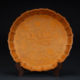 Qing Dynasty yellow "nine peach pattern" Kuikou plate