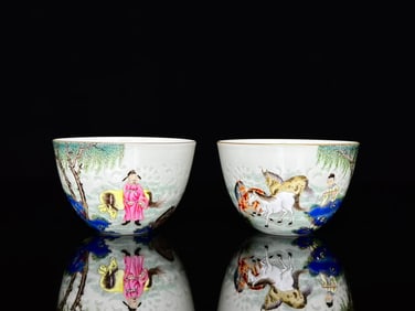 A Qianlong era of the Qing Dynasty A horse picture figure painted with gold and exquisite cups