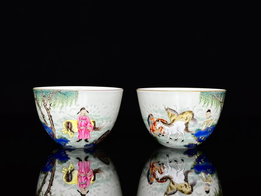 A Qianlong era of the Qing Dynasty A horse picture figure painted with gold and exquisite cups (1 of 9)