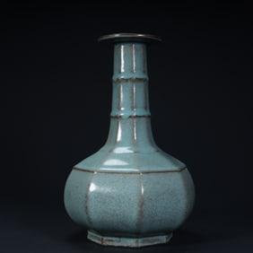 Song Dynasty Ru kiln octagonal string pattern bottle (with gilt rim)