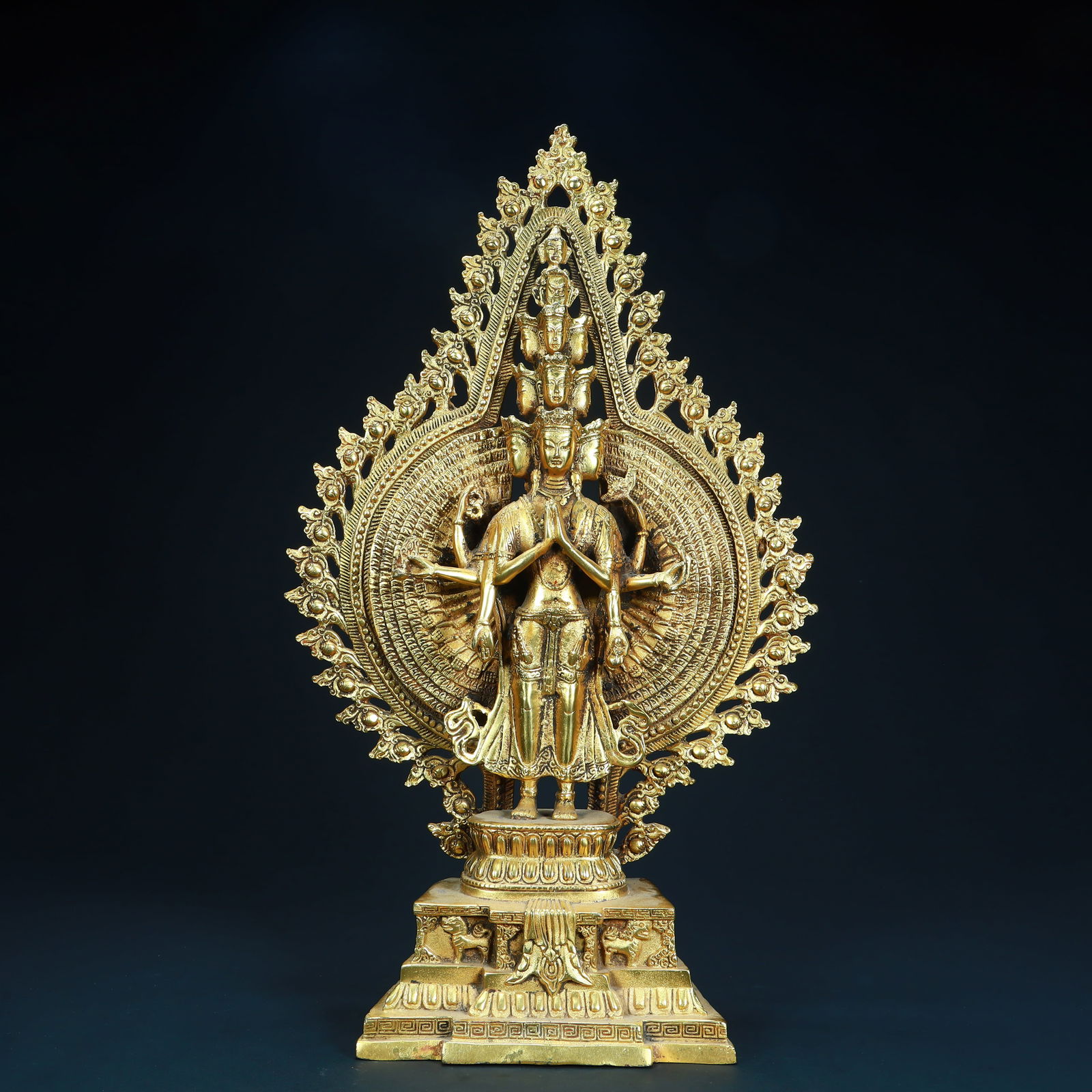 Qing Dynasty copper gilt eleven-sided thousand-handed Guanyin statue: Qing Dynasty copper gilt eleven-sided thousand-handed Guanyin statue Height 39cm, length 23.5cm, width 8.5cm, weight 2.2kg (The Dimensions Of All Batches Are Manually Measured.If You Need More Detaile