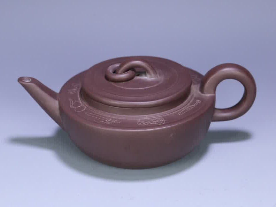 A famous "Iron Painting Xuan" dark Eight Immortals purple clay pot: The famous "Tie Huaxuan" dark Eight Immortals purple clay pot SIZE: 19.8x13.1x8.2cm (The Dimensions Of All Batches Are Manually Measured.If You Need More Detailed Information, Please Contact Our