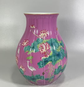 A piece of the Qing Dynasty Yongzheng year rouge pink pastel lotus egret melon diamond zun
