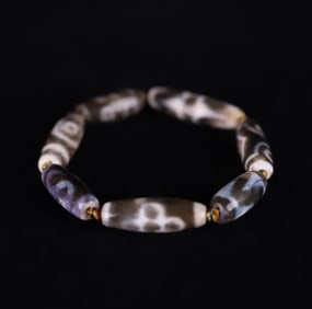 A Tibetan Agate Dzi Bracelet (Colored)