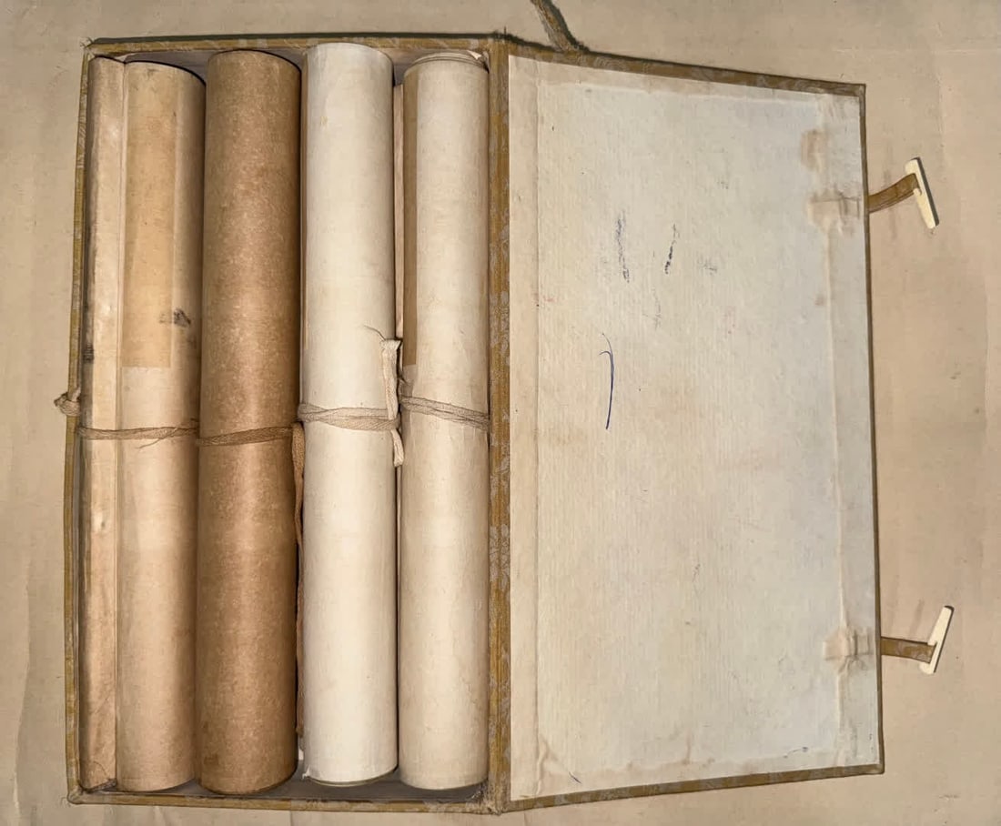 A landscape painting of Huang Binhong's gold paper: Huang Binhong's gold paper landscape painting four screens SIZE: Core: 23x60cmx4 (The Dimensions Of All Batches Are Manually Measured.If You Need More Detailed Information, Please Contact Our