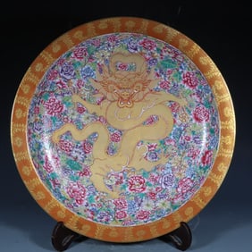 A pastel dragon made in the Qianlong era wears a kaleidoscope folding waist plate