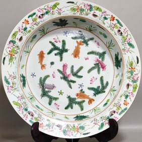 A washbasin full of Qing Dynasty Qianlong goldfish