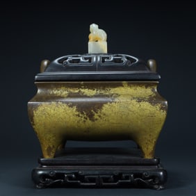 Qing Dynasty copper sprinkled gold square three-legged aromatherapy stove