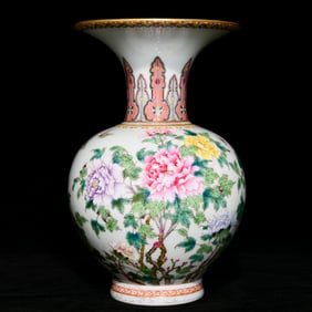 A piece of Qing Qianlong pastel flower butterfly pattern skimming statue