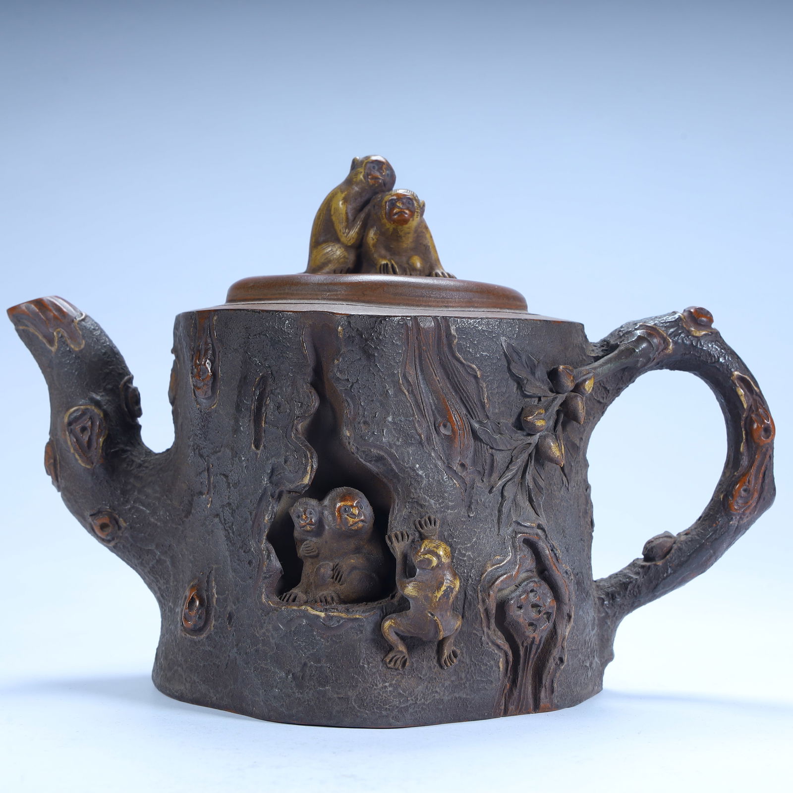 Qing Dynasty purple sand stump monkey pattern pot: Qing Dynasty purple sand stump monkey pattern pot SIZE: Height 13cm Length 19.5cm Width 13cm Weight 687g (The Dimensions Of All Batches Are Manually Measured.If You Need More Detailed Information, Ple