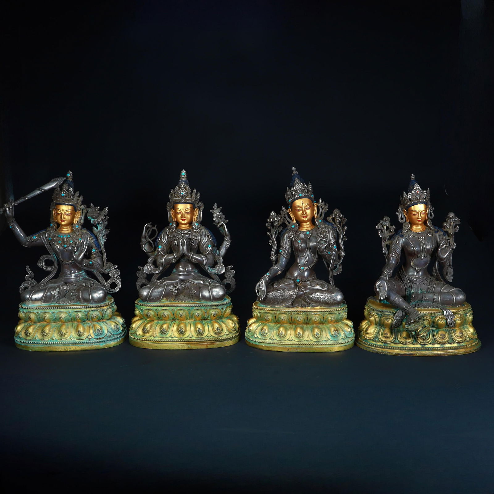 Qing Dynasty silver Bodhisattva statue group: Qing Dynasty silver Bodhisattva statue group Average: Height 31cm Length 21cm Width 17cm Total weight 16.1kg (The Dimensions Of All Batches Are Manually Measured.If You Need More Detailed Information,
