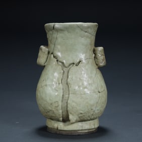 Qing Dynasty celadon "bionic amphora"