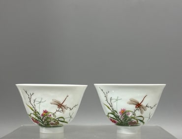 A pair of Qianlong enamel inner molded grass worm thin tire cups