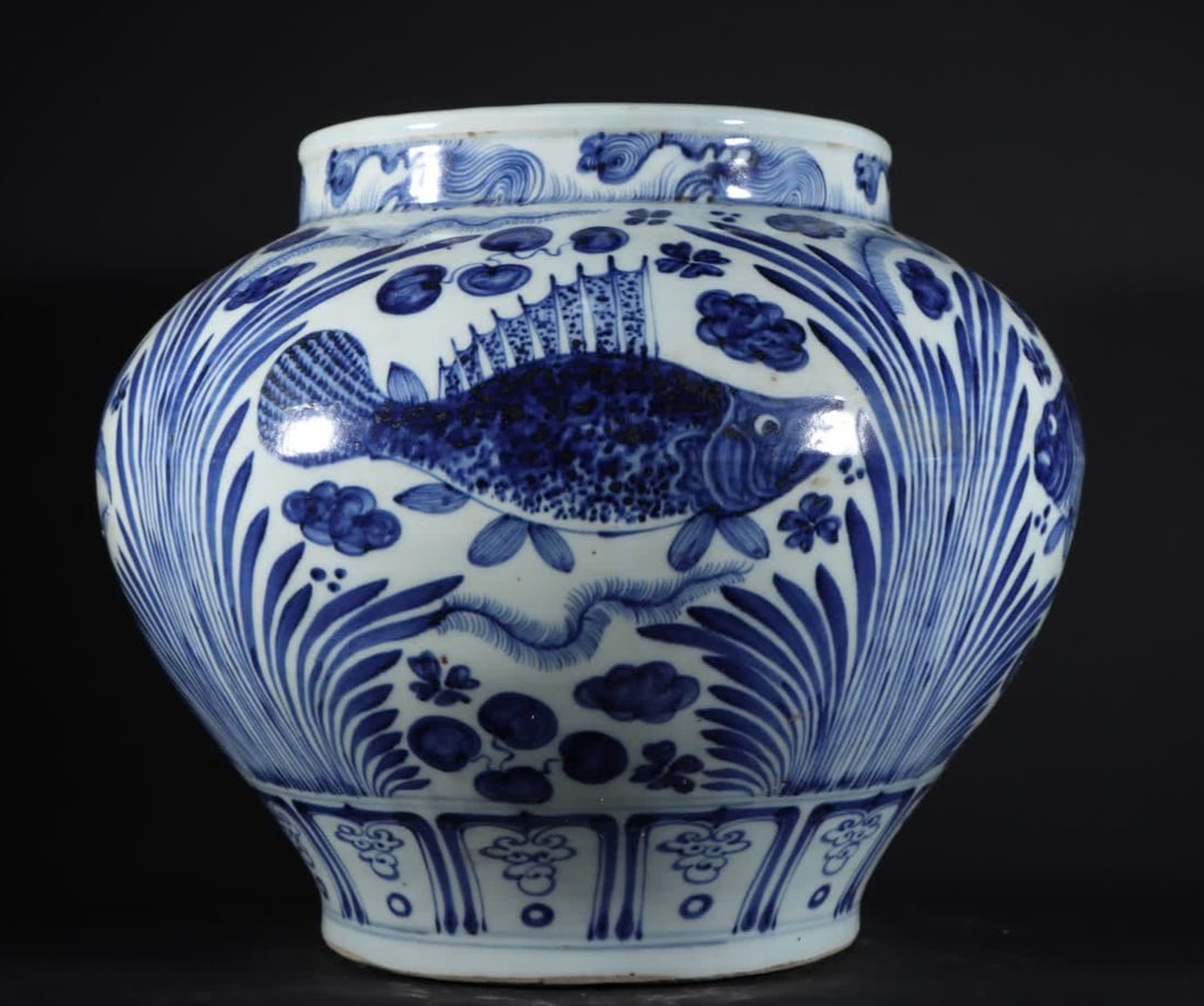 A piece of Yuan mackerel algae pattern jar: Yuan mackerel algae pattern jar SIZE: Height 28cm Width 36cm (The Dimensions Of All Batches Are Manually Measured.If You Need More Detailed Information, Please Contact Our Customer Service Before