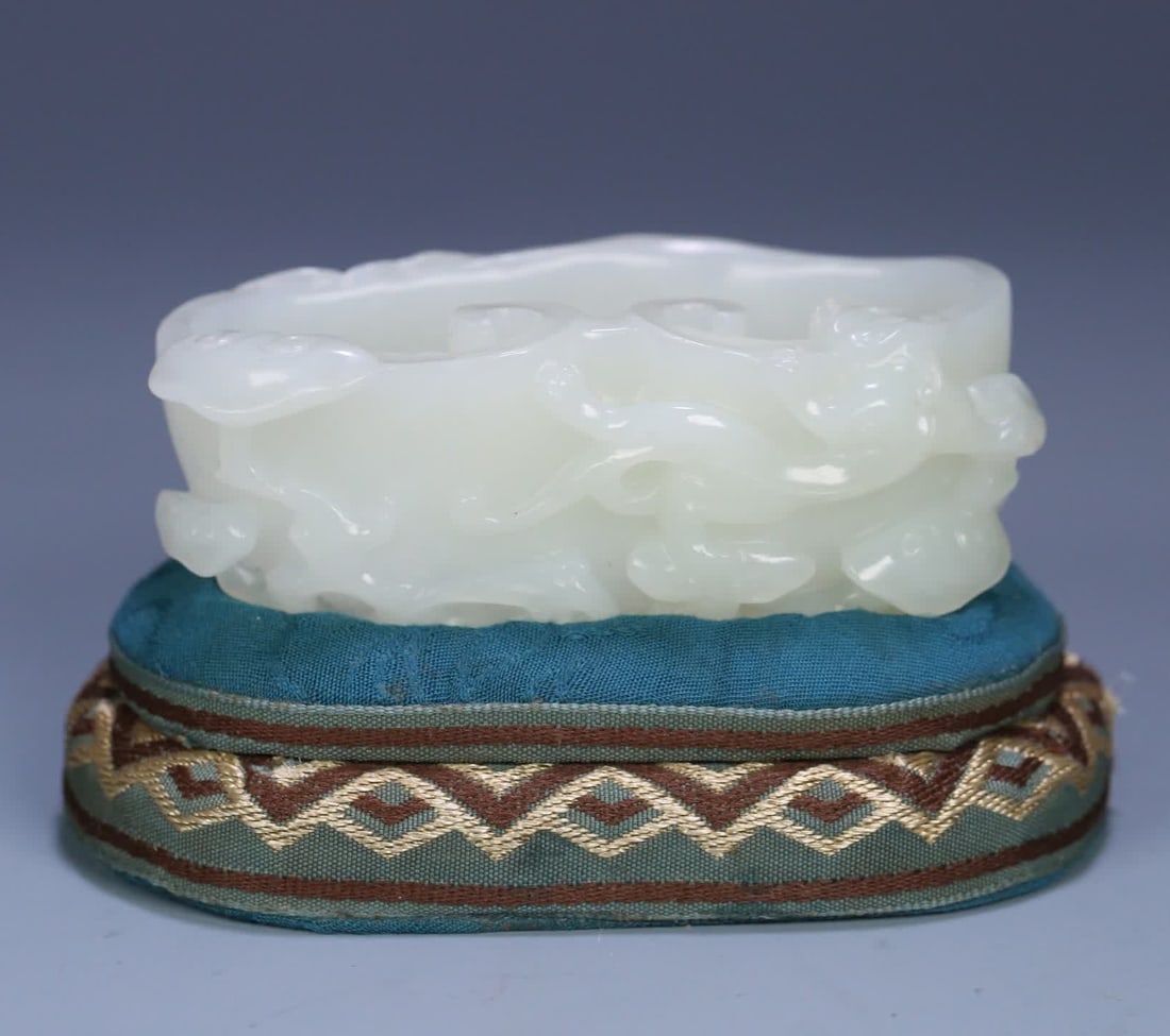 A piece of Qing Dynasty study elegant ware Hetian jade Ganoderma lucidum wash (1 of 9)