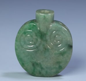 A Qing Dynasty jade Ganoderma lucidum pattern snuff bottle