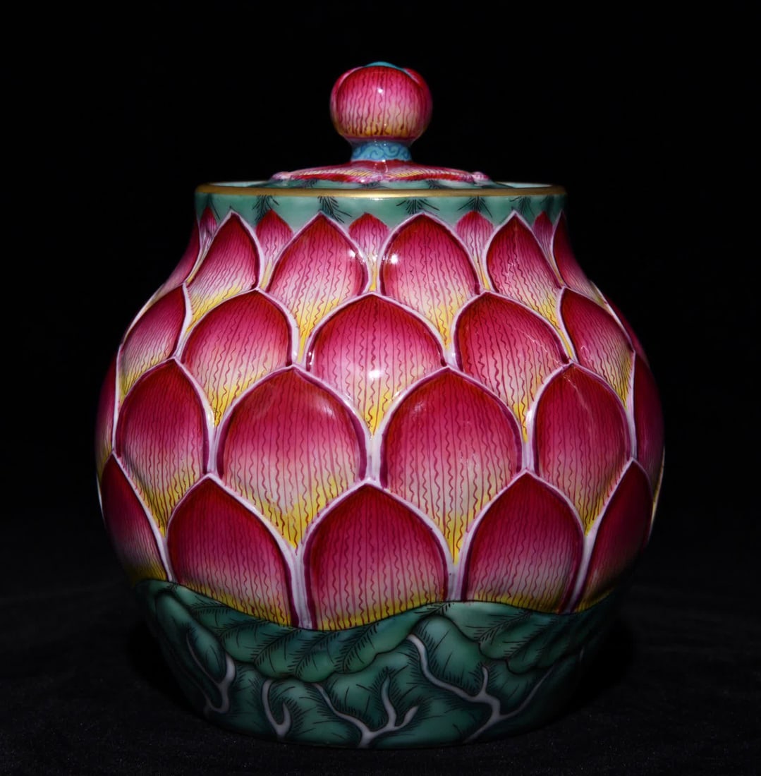 A piece of Qing Yongzheng pastel lotus lid jar (1 of 9)