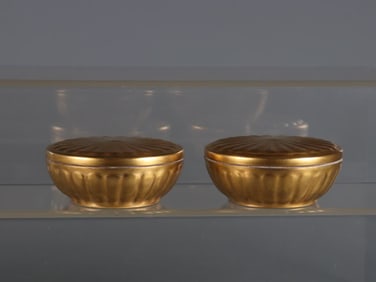 A pair of gilded chrysanthemum petal rouge boxes made in the Qing Yongzheng era
